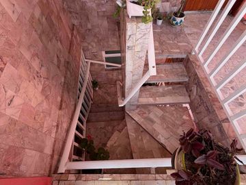 Casa en Venta con 3 Departamentos en Santa Cruz del Monte Naucalpan para habitar o como inversión