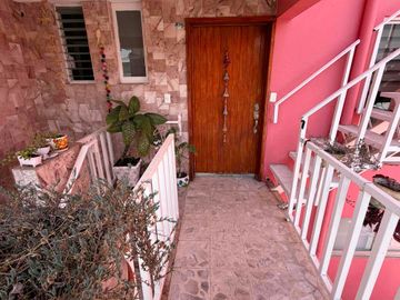 Casa en Venta con 3 Departamentos en Santa Cruz del Monte Naucalpan para habitar o como inversión