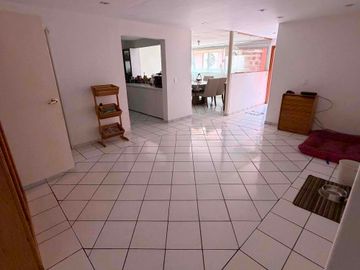 Casa en Venta con 3 Departamentos en Santa Cruz del Monte Naucalpan para habitar o como inversión