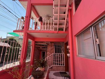 Casa en Venta con 3 Departamentos en Santa Cruz del Monte Naucalpan para habitar o como inversión