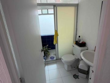 Casa en Venta con 3 Departamentos en Santa Cruz del Monte Naucalpan para habitar o como inversión