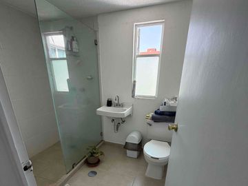 Casa en Venta con 3 Departamentos en Santa Cruz del Monte Naucalpan para habitar o como inversión