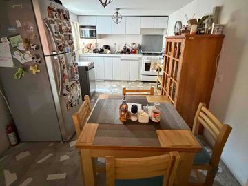 Casa en Venta con 3 Departamentos en Santa Cruz del Monte Naucalpan para habitar o como inversión