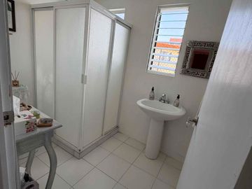 Casa en Venta con 3 Departamentos en Santa Cruz del Monte Naucalpan para habitar o como inversión