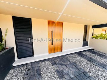 Casa en Venta con Roof Top y 3 Recámaras en Capital Sur VM259