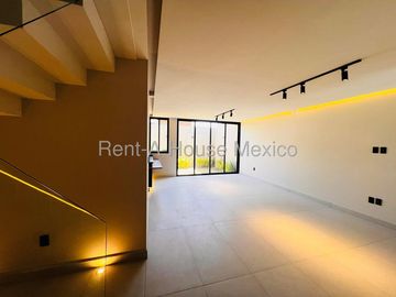 Casa en Venta con Roof Top y 3 Recámaras en Capital Sur VM259
