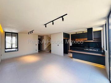 Casa en Venta con Roof Top y 3 Recámaras en Capital Sur VM259
