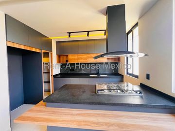 Casa en Venta con Roof Top y 3 Recámaras en Capital Sur VM259