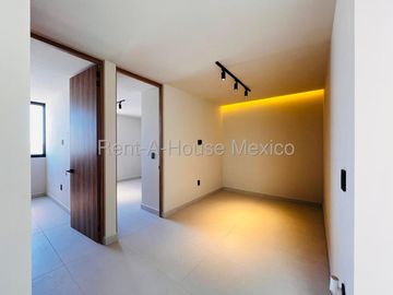 Casa en Venta con Roof Top y 3 Recámaras en Capital Sur VM259