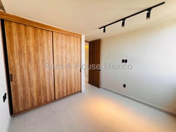 Casa en Venta con Roof Top y 3 Recámaras en Capital Sur VM259