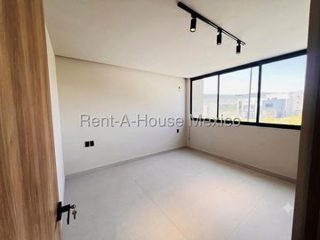 Casa en Venta con Roof Top y 3 Recámaras en Capital Sur VM259