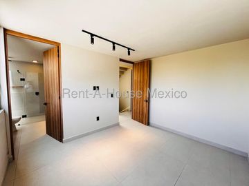 Casa en Venta con Roof Top y 3 Recámaras en Capital Sur VM259