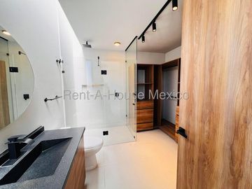 Casa en Venta con Roof Top y 3 Recámaras en Capital Sur VM259