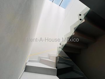 Casa en Venta con Roof Top y 3 Recámaras en Capital Sur VM259