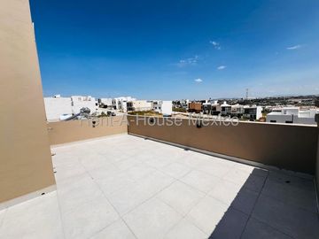 Casa en Venta con Roof Top y 3 Recámaras en Capital Sur VM259