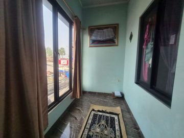 disewakan ruko 3 lantai hadap jalan raya strategis dekat kampus unpam