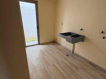 RESIDENCIA EN  EXCLUSIVO FRACCIONAMIENTO, 4a HABITACION O ESTUDIO EN P. B.