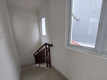 Dijual Cepat Rumah 2 Lantai Lebar 6 Cluster Laseine, Cakung, Jakarta Timur, 030&028