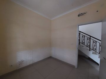 Dijual Cepat Rumah 2 Lantai Lebar 6 Cluster Laseine, Cakung, Jakarta Timur, 030&028