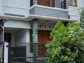 Disewakan rumah 2 lantai di Pulo Sirih, Galaxy, Bekasi