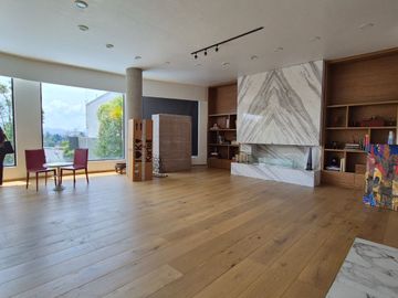Casa en Bosques de las Lomas con Jardín en Venta