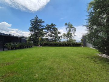 Casa en Bosques de las Lomas con Jardín en Venta
