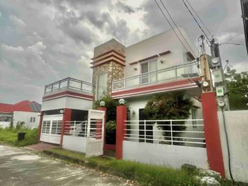 3 BEDROOMS SEMI FURNISHED HOUSE WITH SWIMMING POOL FOR RENT!