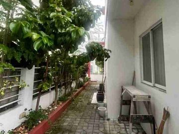 3 BEDROOMS SEMI FURNISHED HOUSE WITH SWIMMING POOL FOR RENT!
