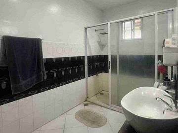 3 BEDROOMS SEMI FURNISHED HOUSE WITH SWIMMING POOL FOR RENT!