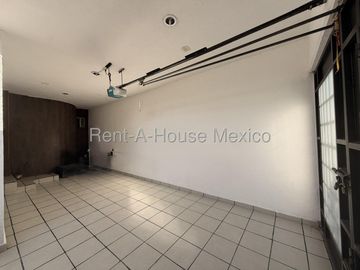 Renta Casa en Valle de los Olivos Corregidora 3 Recamaras 3 Baños Cochera
