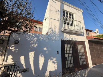 Renta Casa en Valle de los Olivos Corregidora 3 Recamaras 3 Baños Cochera