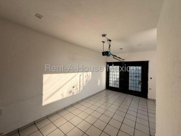 Renta Casa en Valle de los Olivos Corregidora 3 Recamaras 3 Baños Cochera