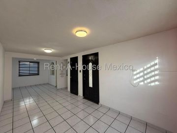 Renta Casa en Valle de los Olivos Corregidora 3 Recamaras 3 Baños Cochera
