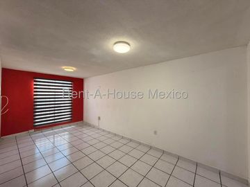 Renta Casa en Valle de los Olivos Corregidora 3 Recamaras 3 Baños Cochera