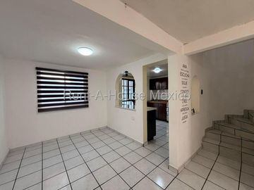Renta Casa en Valle de los Olivos Corregidora 3 Recamaras 3 Baños Cochera
