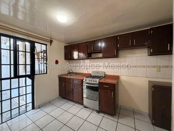 Renta Casa en Valle de los Olivos Corregidora 3 Recamaras 3 Baños Cochera