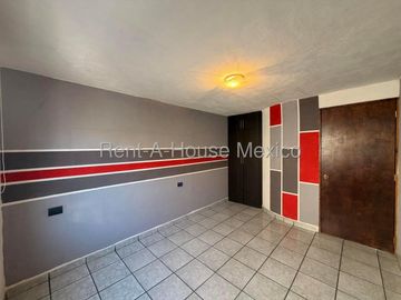 Renta Casa en Valle de los Olivos Corregidora 3 Recamaras 3 Baños Cochera