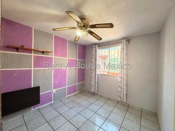 Renta Casa en Valle de los Olivos Corregidora 3 Recamaras 3 Baños Cochera