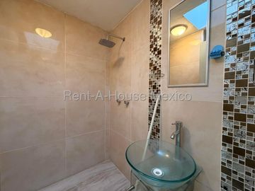 Renta Casa en Valle de los Olivos Corregidora 3 Recamaras 3 Baños Cochera