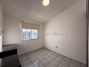 Renta Casa en Valle de los Olivos Corregidora 3 Recamaras 3 Baños Cochera