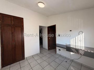 Renta Casa en Valle de los Olivos Corregidora 3 Recamaras 3 Baños Cochera