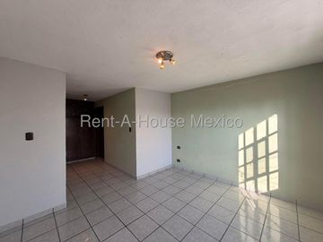 Renta Casa en Valle de los Olivos Corregidora 3 Recamaras 3 Baños Cochera