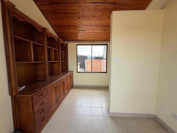SE VENDE AMPLIA CASA EN CONJUNTO PORTAL DE POMONA UBICADO SECTOR UNICAUCA, CLÍNICAS Y CENTRO COMERCIAL CAMPANARIO