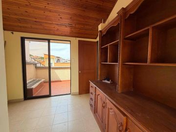 SE VENDE AMPLIA CASA EN CONJUNTO PORTAL DE POMONA UBICADO SECTOR UNICAUCA, CLÍNICAS Y CENTRO COMERCIAL CAMPANARIO