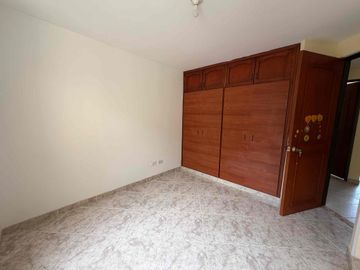 SE VENDE AMPLIA CASA EN CONJUNTO PORTAL DE POMONA UBICADO SECTOR UNICAUCA, CLÍNICAS Y CENTRO COMERCIAL CAMPANARIO