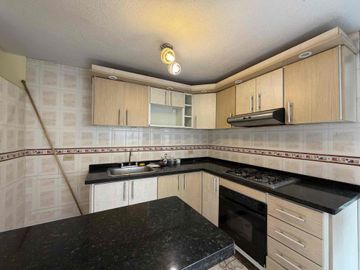 SE VENDE AMPLIA CASA EN CONJUNTO PORTAL DE POMONA UBICADO SECTOR UNICAUCA, CLÍNICAS Y CENTRO COMERCIAL CAMPANARIO