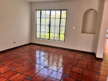 ESPACIOSA CASA EN RECTA CHOLULA