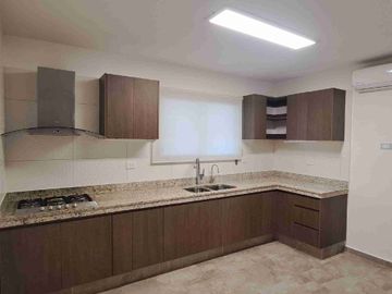 CASA EN PRIVADA AMARANTO EN XCANATUN AL NORTE DE MERIDA