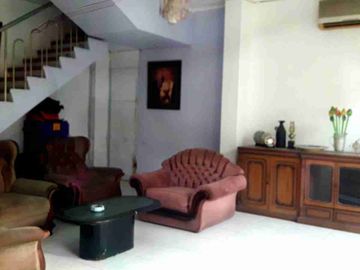 Rumah Tengah Kota SOLO di Jl. Rajawali, dekat Stadion Manahan Solo