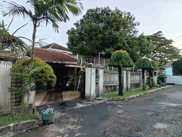 Rumah Tengah Kota SOLO di Jl. Rajawali, dekat Stadion Manahan Solo